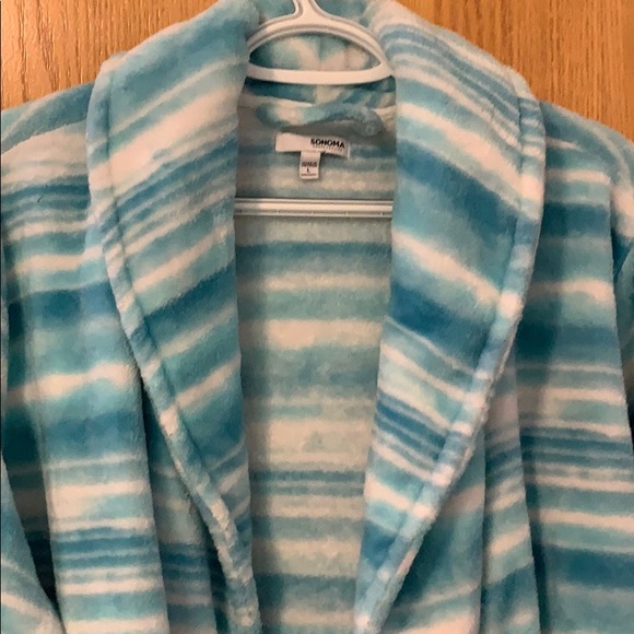 Women’s Robe - Picture 7 of 8